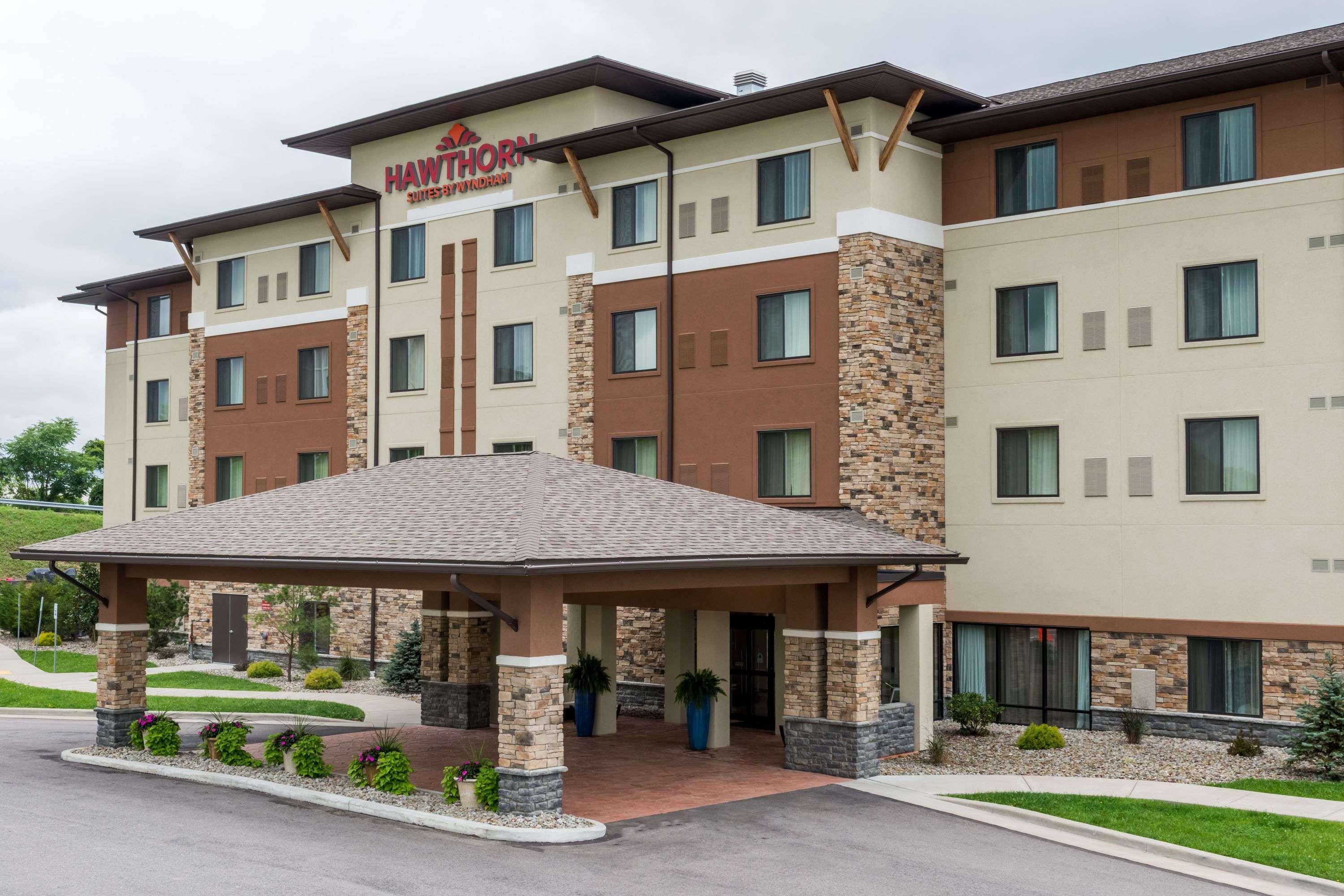 Hawthorn Suites By Wyndham Wheeling At The Highlands Triadelphia Екстериор снимка