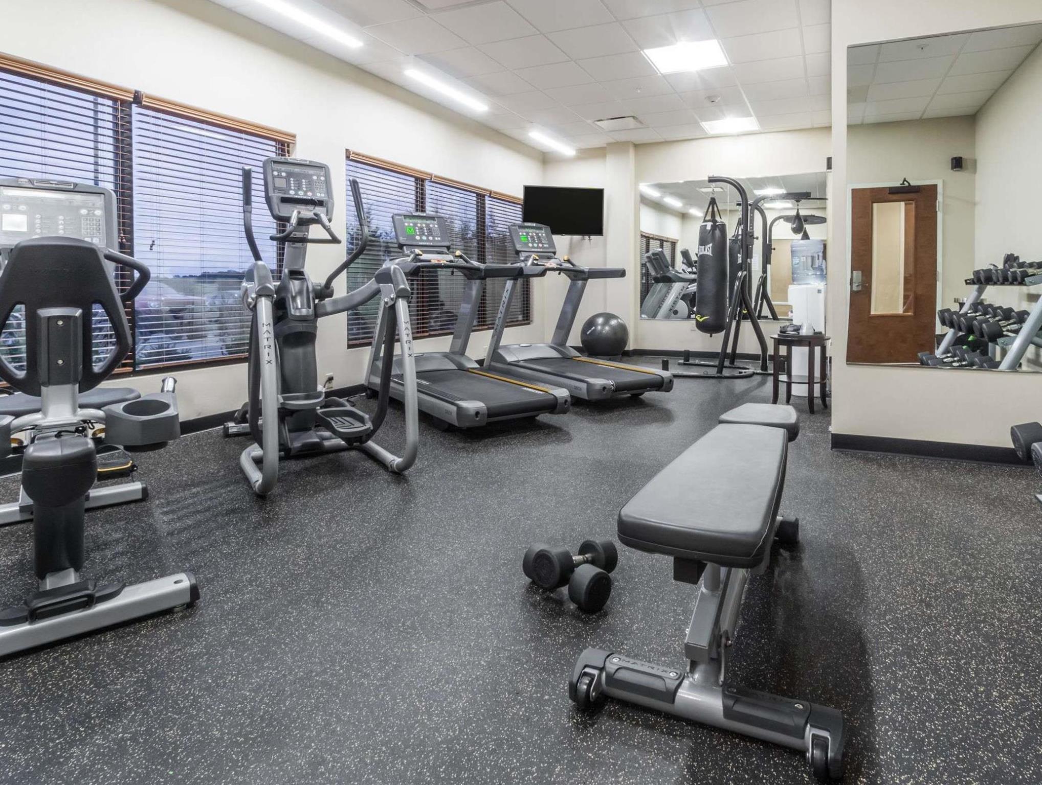 Hawthorn Suites By Wyndham Wheeling At The Highlands Triadelphia Екстериор снимка