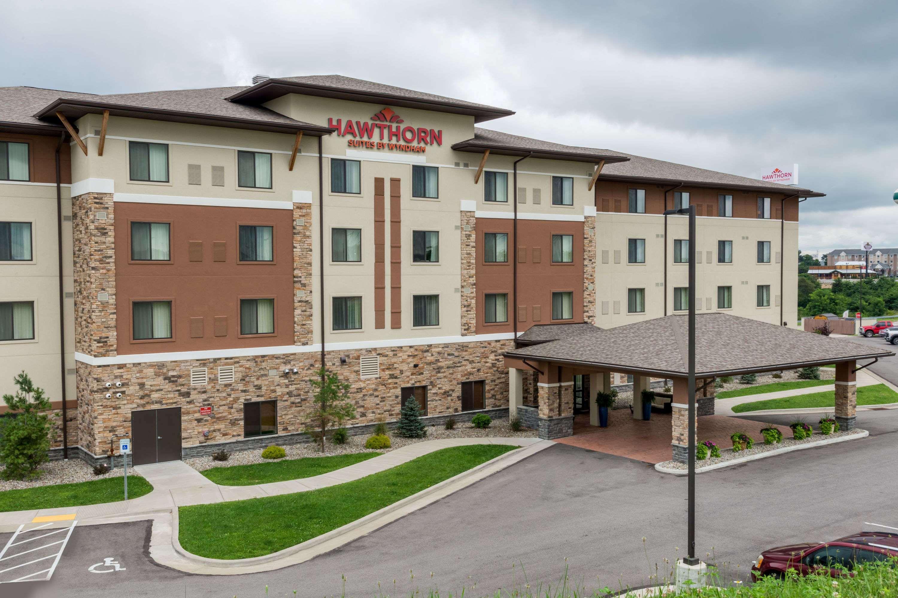 Hawthorn Suites By Wyndham Wheeling At The Highlands Triadelphia Екстериор снимка
