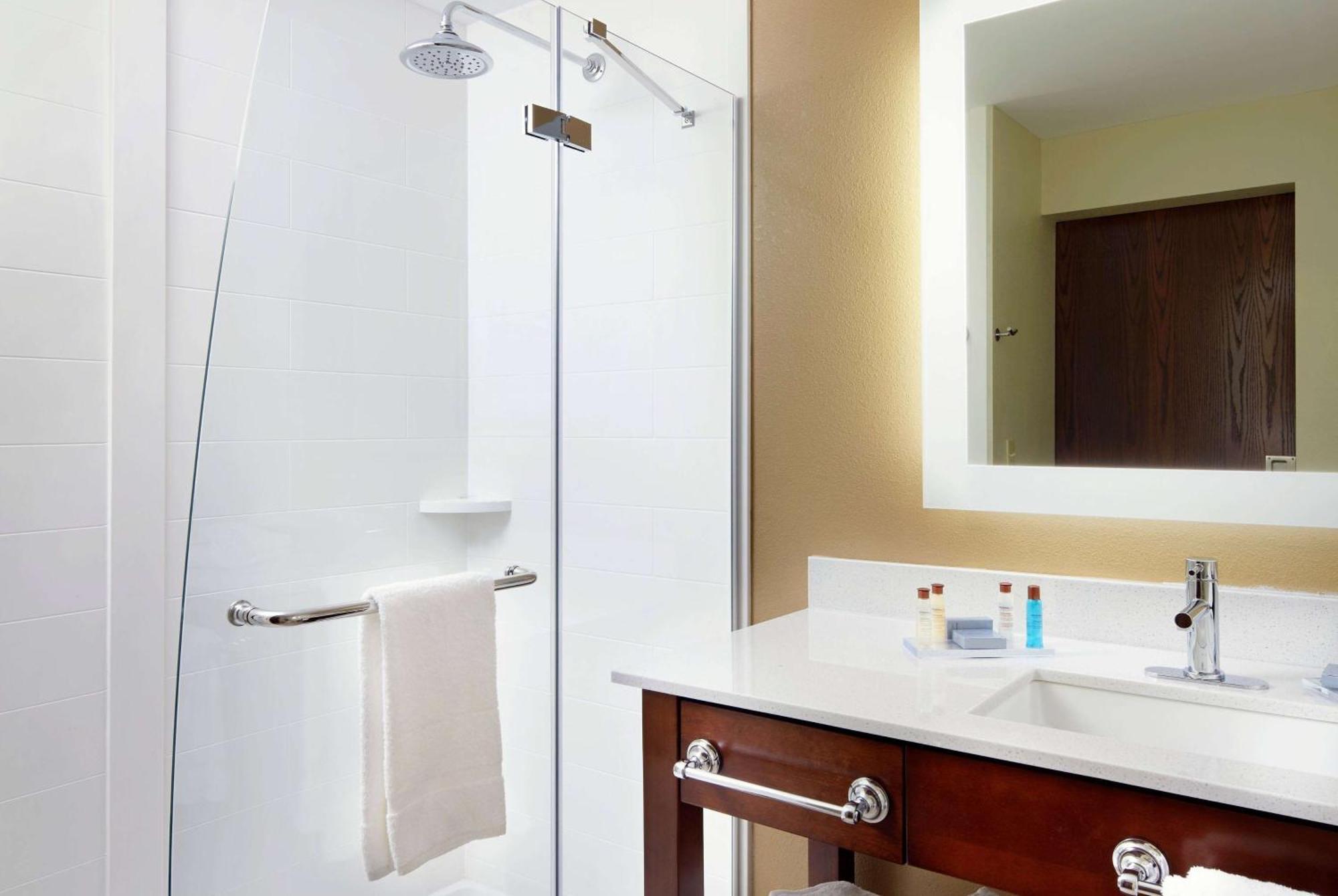 Hawthorn Suites By Wyndham Wheeling At The Highlands Triadelphia Екстериор снимка