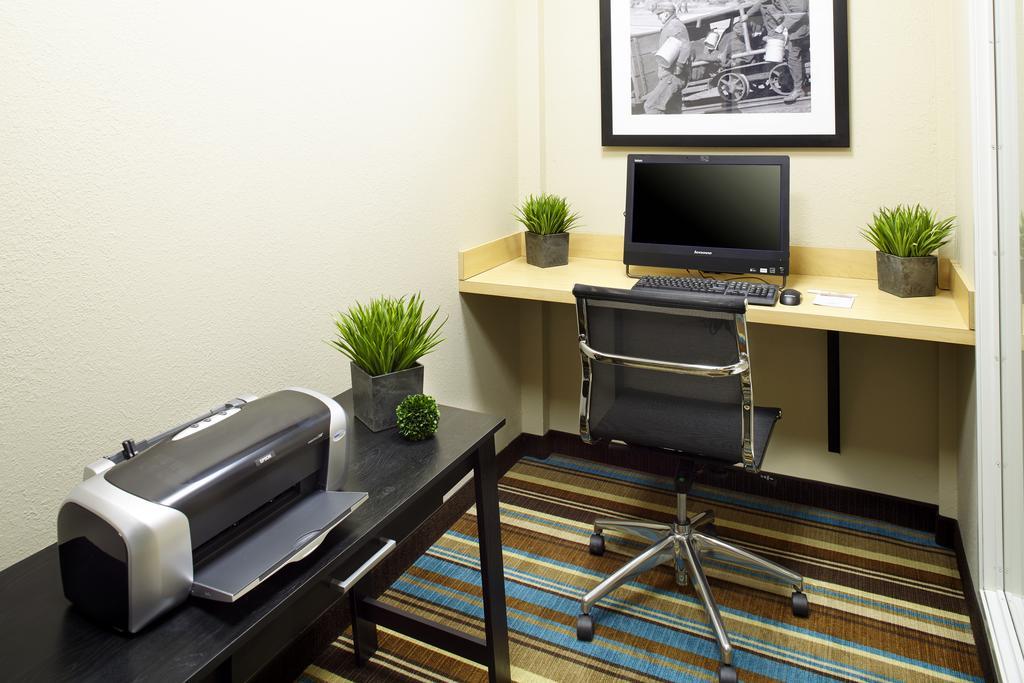 Hawthorn Suites By Wyndham Wheeling At The Highlands Triadelphia Екстериор снимка